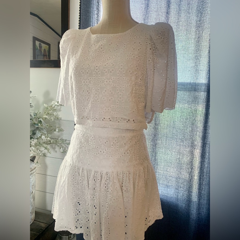 White skirt set